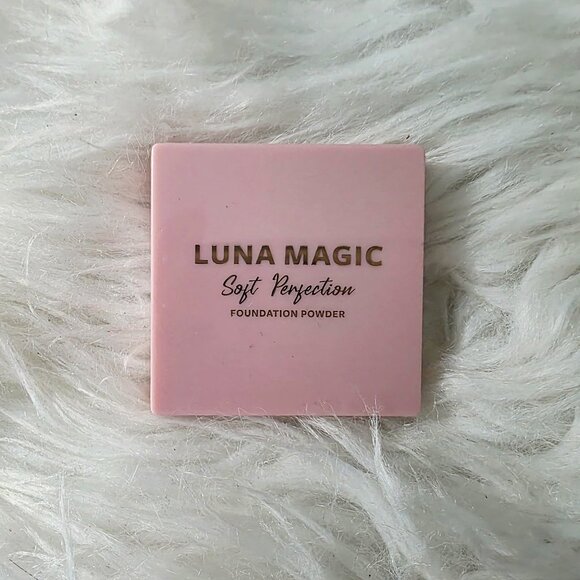 NWT Luna Magic Soft Perfection Foundation Powder, Tan, 2.8g - Picture 1 of 5